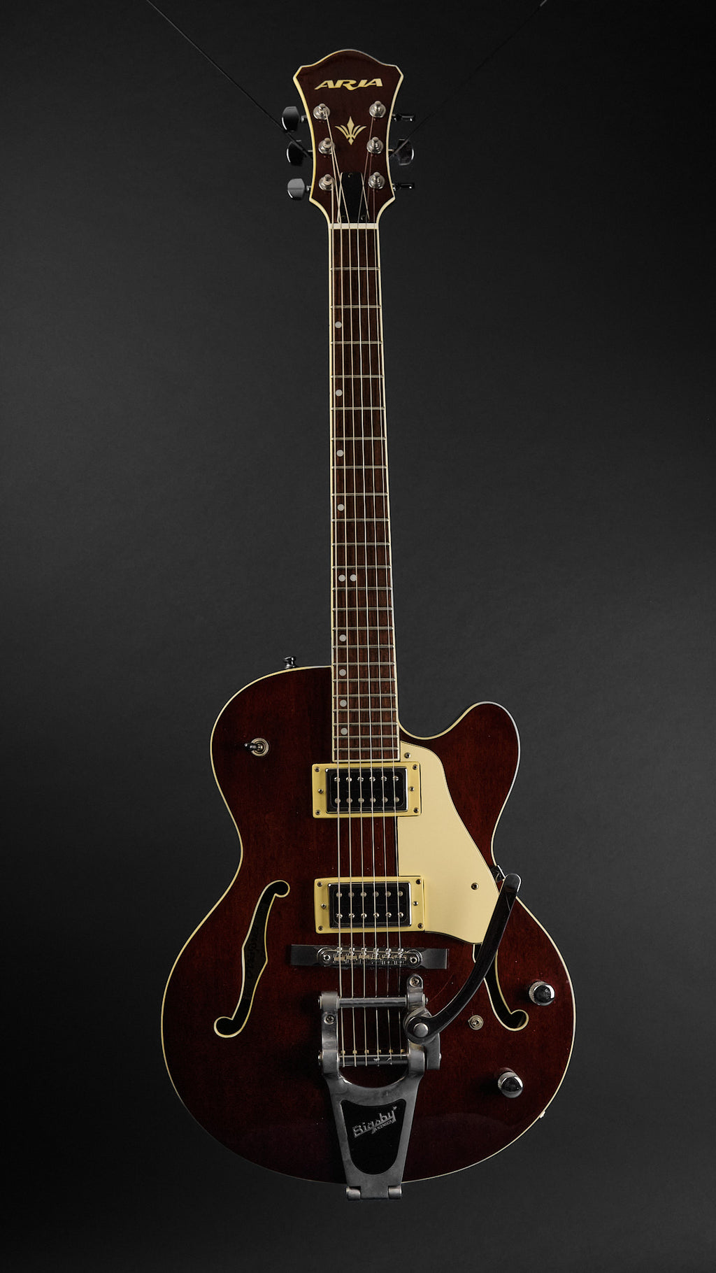 Aria FA-75 Walnut (Second-Hand)