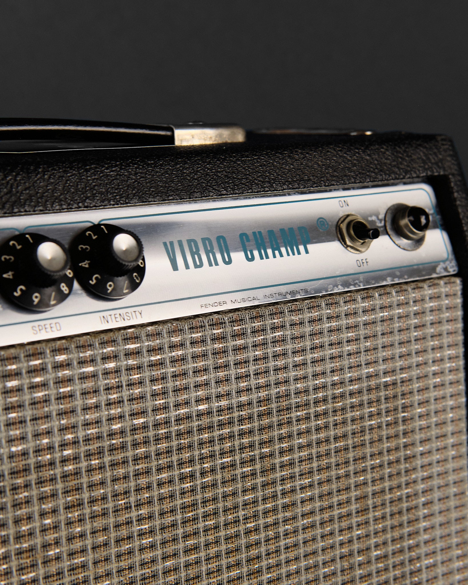 1977 Fender Vibro Champ 1x8" Guitar Combo