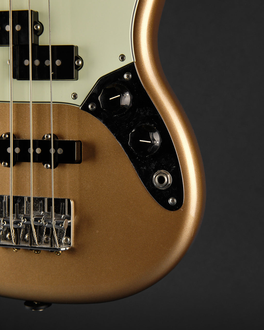 2022 Fender Player Mustang Bass PJ Firemist Gold - detail photo 2 | Replay Guitars