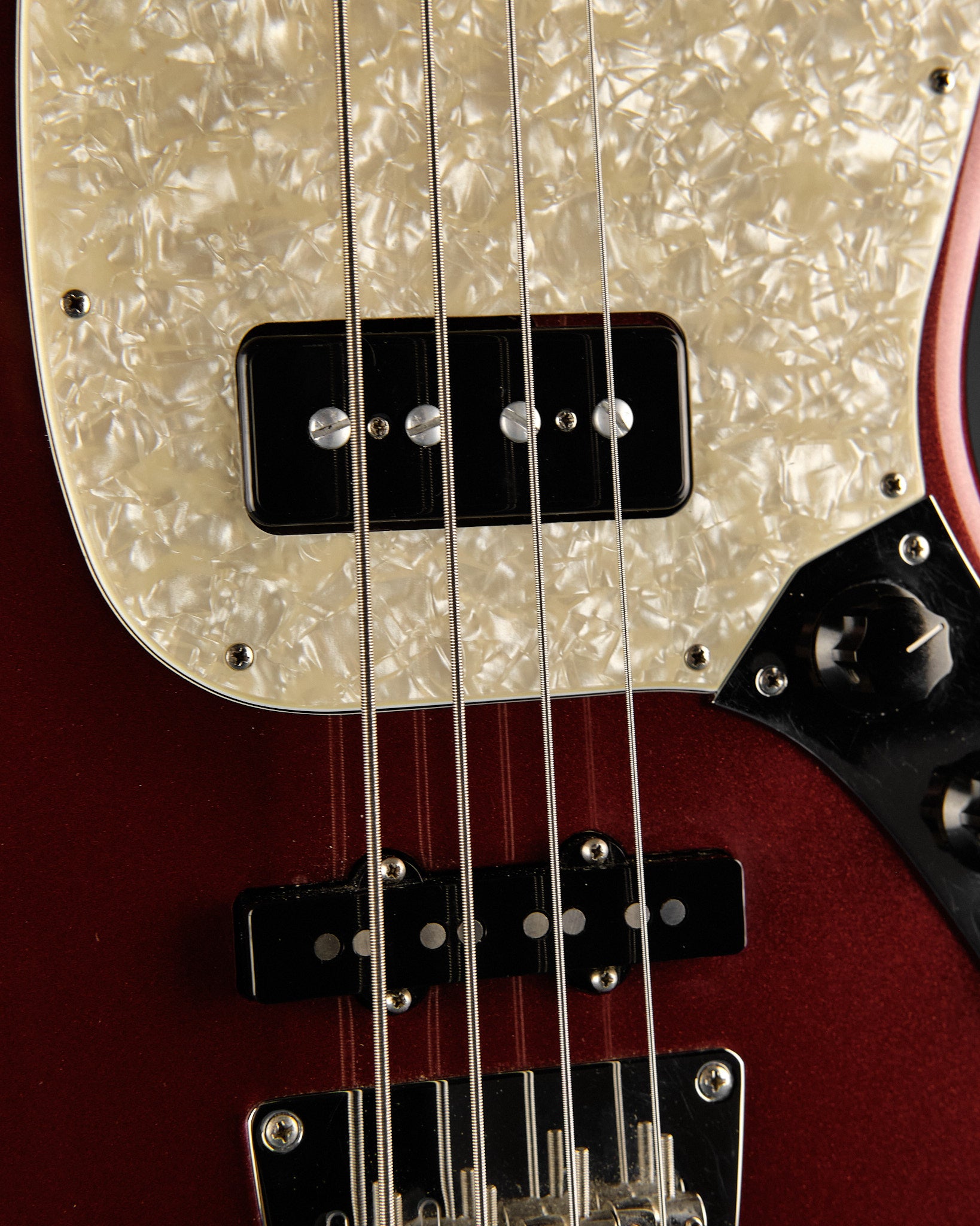 2019 Fender American Performer Mustang Bass Aubergine