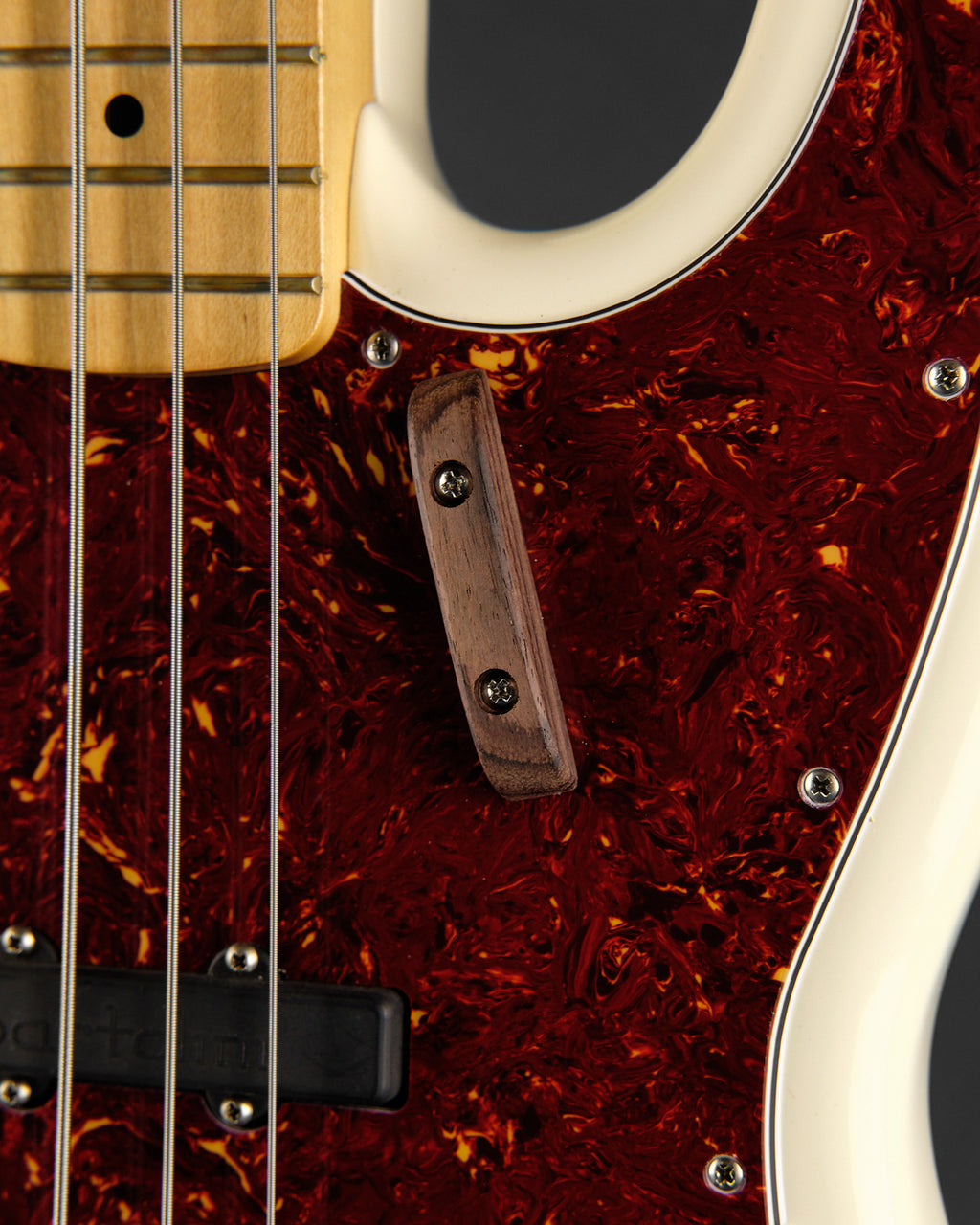 2014 Fender Standard Jazz Bass Arctic White
