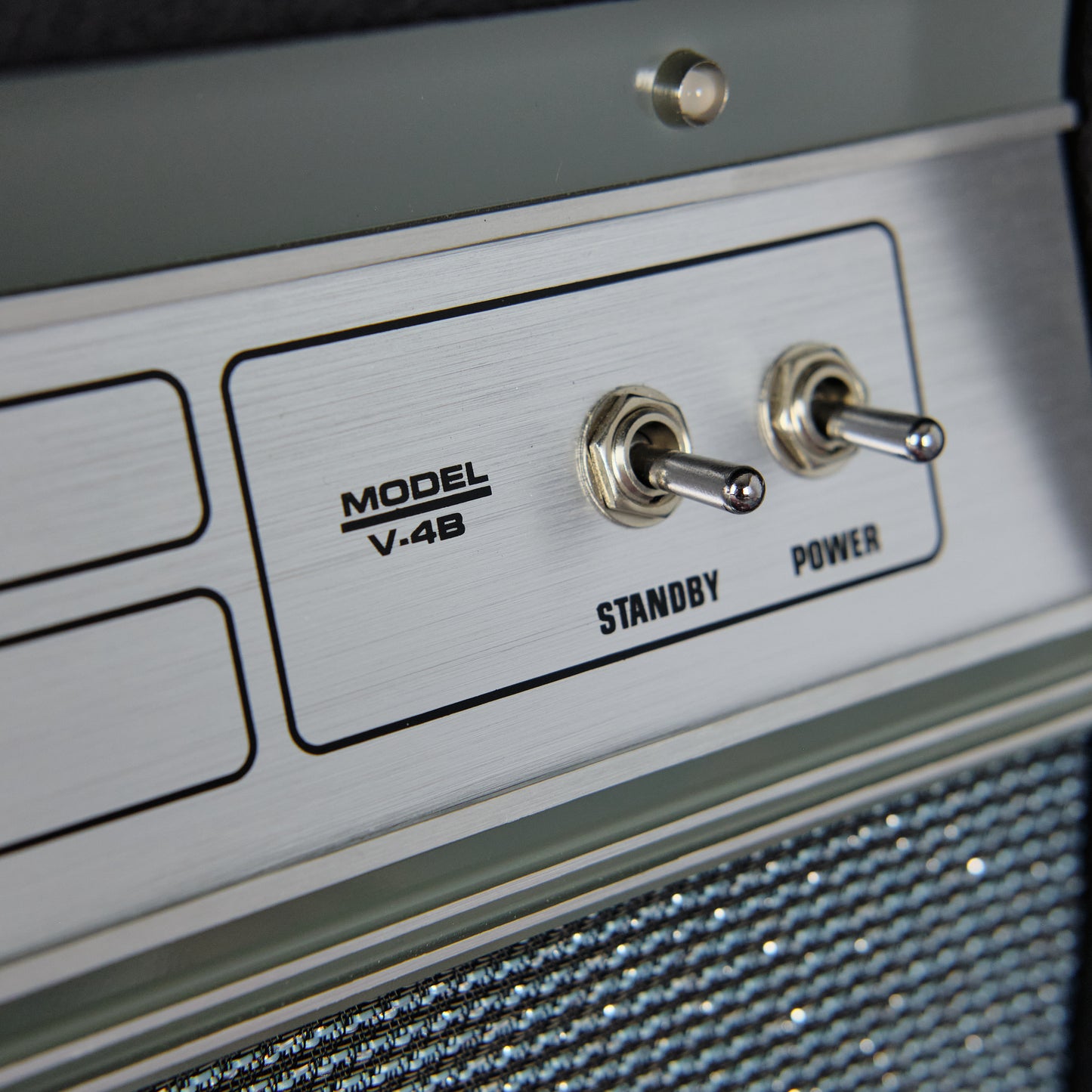 Ampeg V-4B 100-Watt Bass Head (Second-Hand)