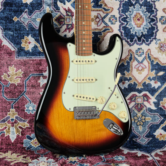 2021 Fender Deluxe Roadhouse Stratocaster Sunburst