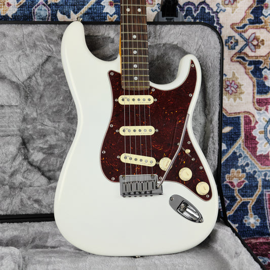 2022 Fender American Ultra Stratocaster Arctic Pearl