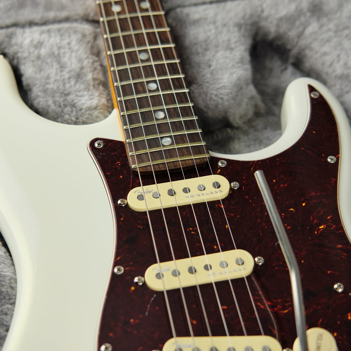 2022 Fender American Ultra Stratocaster Arctic Pearl